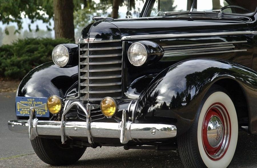  Oldsmobile F7 2Dr Trunkback 1937 года  (фото 10 из 16)